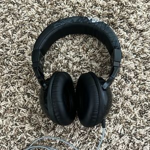 SKULLCANDY headphones